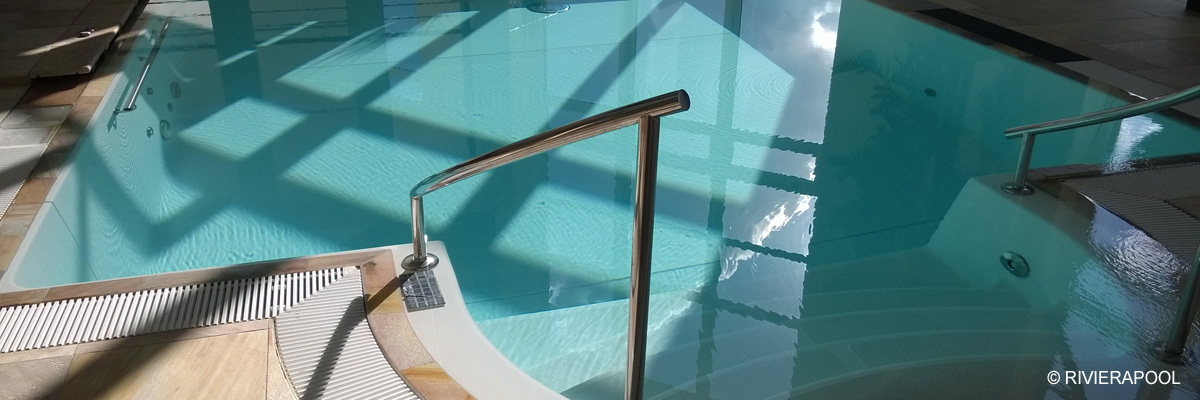 RivieraPool-Typ-Rom-mit-Überlaufrinne